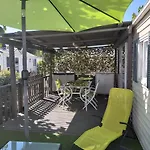 Mobil Home A Europcamping Avec Piscine