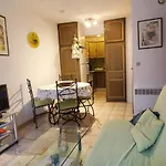 Centrally Located Apartment With Swimming Pool