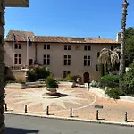 Appartement T2 En Plein Centre De Cassis