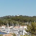 Petit Paradis - St Mandrier Village