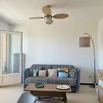 Appartement Renove 3 Pieces, Terrasse, Parking Et Climatisation, Proche Centre Et Plage Au Lavandou - Fr-1-251-513