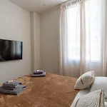 Cozy Renovated Apartment - 1Br4P - Hyper Center