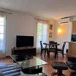 Appartement, Plein Centre, Balcons, Clim, Parking
