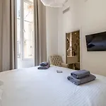 Luxury Renovated Apartment - Rue Hoche