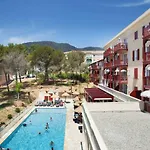 Beautiful Apartment With Balcony Or Terrace, Near The Beach