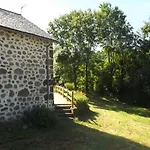 Gite De Charme Renove Au Coeur Du Parc Des Volcans D'Auvergne, Proche De Salers, Avec Jardin Et Terrasse - Fr-1-742-399