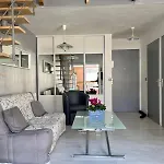 Joli Et Spacieux Studio Avec Garage Au Bord De Mer