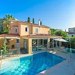 Superb Villa, Swimming Pool, Secluded Gardens