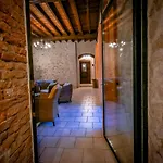 La Maison Du Garde, Domaine De La Drelas, 6 Couchages, Pierre Et Bois,