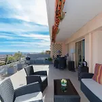 Terrasse Et Vue Mer Sur La Baie De Cannes
