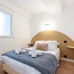 Ultra Central 2 Bdr Ac & Parking