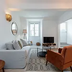 Ultra Central 2 Bdr Ac & Parking