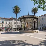 Antibes : Beau Studio En Plein Centre Ville