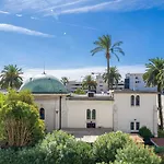 Quiet Apartment - Parking And Secure Residence