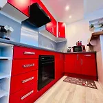 Le Red Light : Apt 4 Prs, Clim, 300M Des Plages