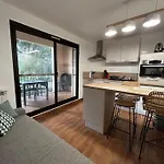 Appartement T2 Vue Mer, Piscine Et Stationnement.