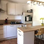 Appartement T2 Vue Mer, Piscine Et Stationnement.
