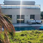 Villa Tout Confort - 3 Chambres Piscine Et Jardin