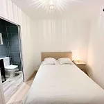Le James Close: Apt 4 Prs Standing - Vieille Ville