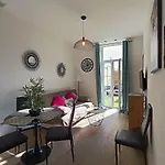Superbe 2 Pieces Carre D'Or Avec Grande Terrasse