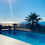 Superbe 2 Pieces Terrasse / Piscine / Vue / Parking