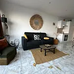 Appartement En Rez De Jardin Sur La Mer