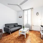 Spacious And Elegant Apartment With Sunny Terrace