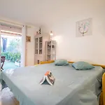 Studio La Galiote-2 By Interhome
