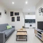 Charming 1 Bdr Old Town