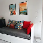 Logement Climatise A Juan Les Pins Dans Residence Avec Piscine