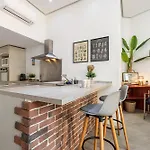 Cosy Studio In The Old Town Near Garibaldi Square