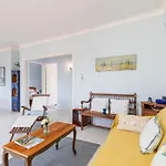 Extraordinary View On Port And Castle Hill - 1 Bdr & Parking