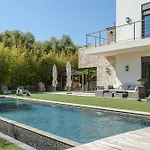 Villa In Juan-Les-Pins With Heated Pool