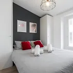 Magenta Square Central 1 Bdr With Ac