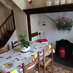 Maison De Campagne Avec Piscine Partagee, A Proximite De Sarlat, Sentiers Pedestres Et Sites Touristiques. - Fr-1-616-79