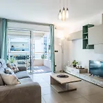 1-Br Apartment In Palm Beach Swimming Pool Parking