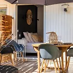 Cozy 1-Br Apartment Heart Of Palm Beach District