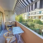 Henri Camille Real Estate -Copacabana - Adorable Studio Au Palm Beach
