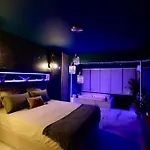 Flower Suite And Spa