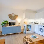 Apartment Les Calanques De Boulouris By Interhome