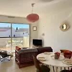Grand Appartement Au Look Artistique Avec Parking