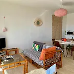 Grand Appartement Au Look Artistique Avec Parking