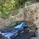 Villefranche Sur Mer:Appartement-Villa, Vue Mer, Jardin, Parking.