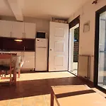 Studio Avec Coin-Nuit, Piscine, Terrasse Et Parking A Sainte-Maxime, Proche Plages Et Commerces - Fr-1-780-74