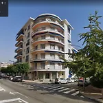 Charmant 3 Pieces Avec Balcon, Apercu Mer, Calme, Proche Plage Et Centre - Menton - Fr-1-196-322
