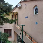 Appartement Classe 3 Etoiles Au 1Er Etage D'Une Maison Avec Jardin Dans Un Quartier Calme