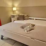 Appartements Dans Villa En Rez De Jardin