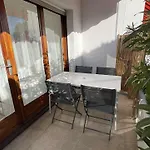 Appartement Lumineux A Deux Pas De La Plage, Tout Equipe Et Tout A Pied !