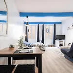 Large Studio 100M From The Beach