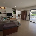 Villa Neuve 6 Pieces Climatisee Avec Piscine Privee Et Jardin A Sainte-Maxime - Fr-1-780-67